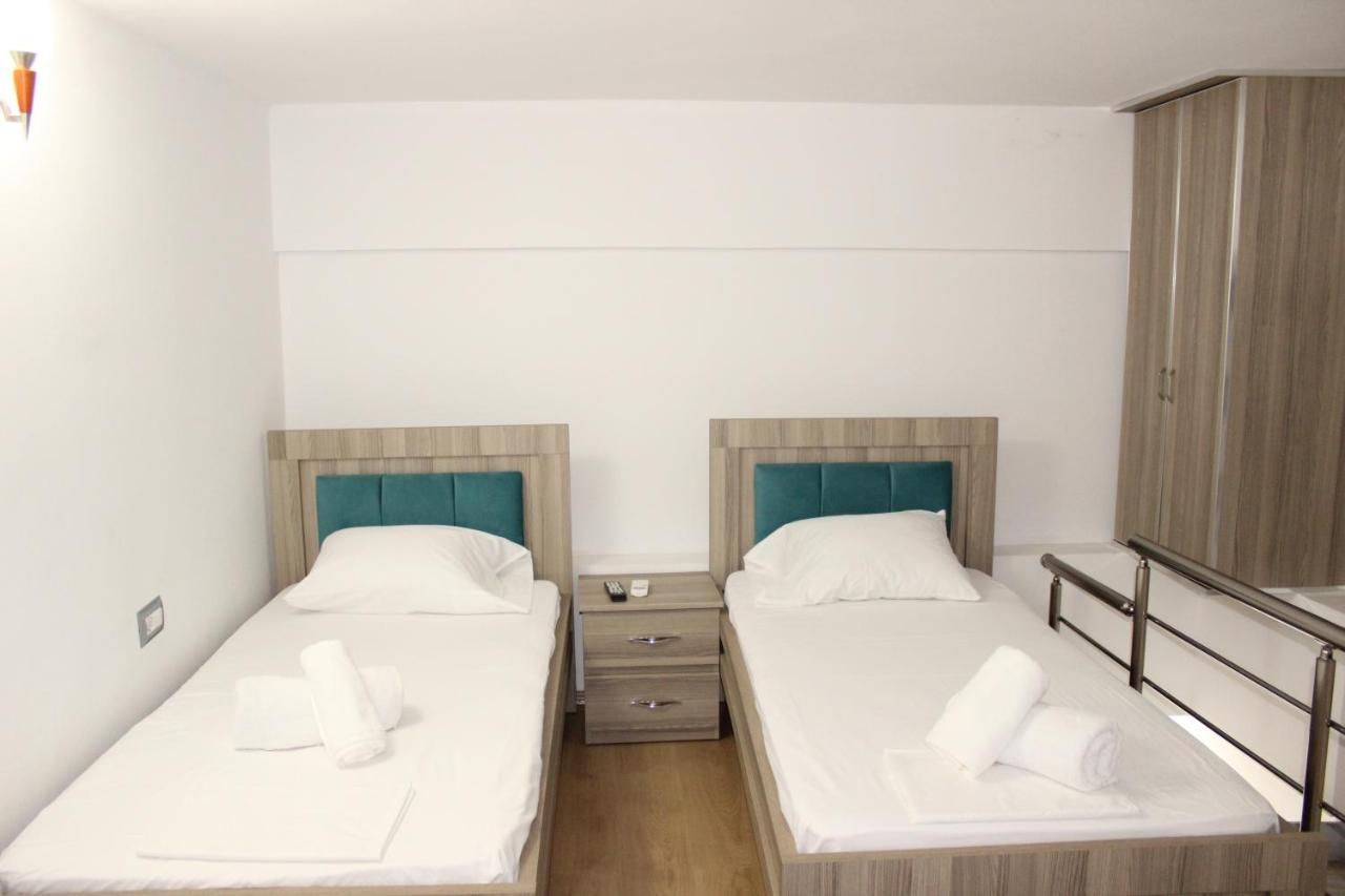Bebi Hotel And Apartments Sarandë Exterior foto